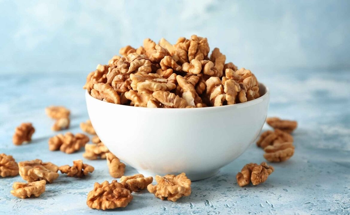 Riduzione dell’infiammazione del colon con il consumo di noci: nuove evidenze cliniche